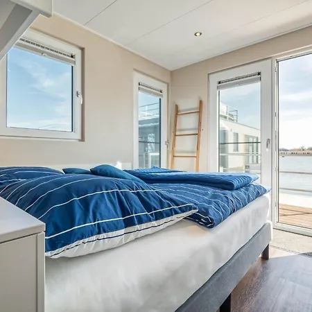 보트호텔 Hausboot Mein Lieblingsboot 리브니츠 담가르텐