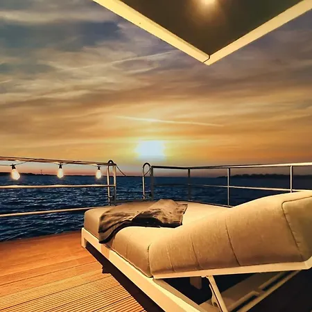 보트호텔 Hausboot Mein Lieblingsboot 리브니츠 담가르텐